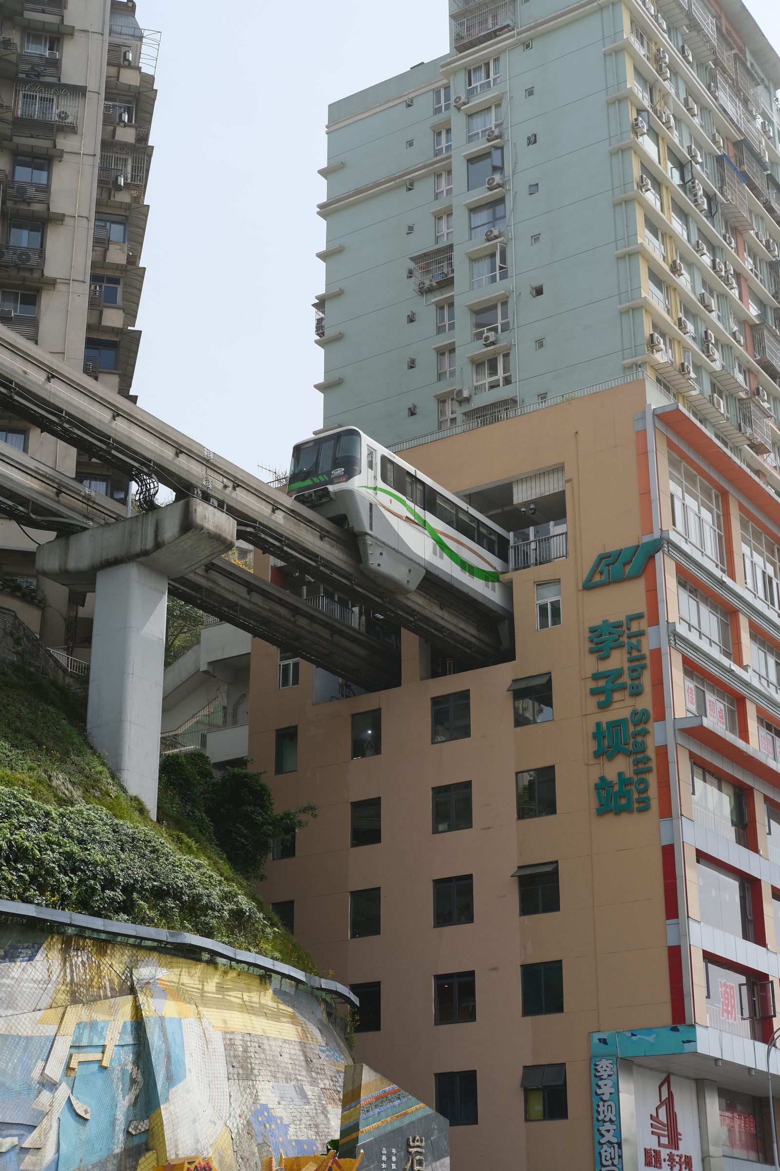 A monorail train passing through a building at Liziba Station
